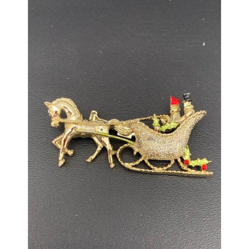 Gerry's Vintage Gold Tone Horse Sleigh Christmas Brooch Enamel Holiday Pin